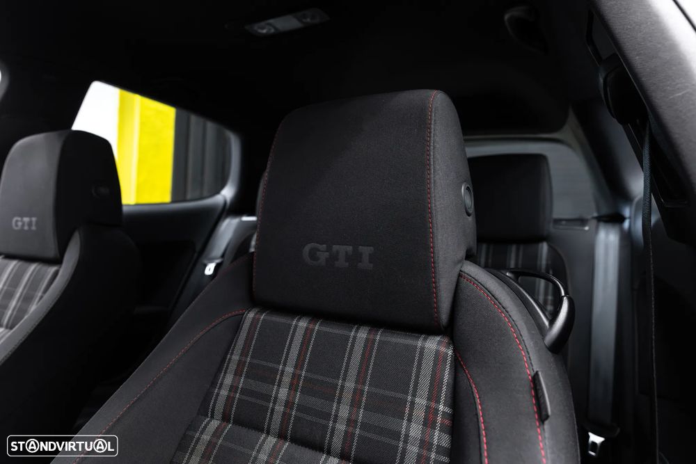 VW Golf 2.0 GTI DSG - 36