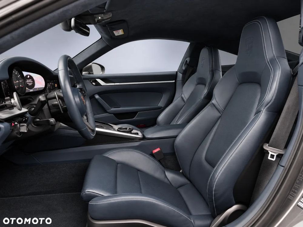 Porsche 911 Carrera 4S - 9