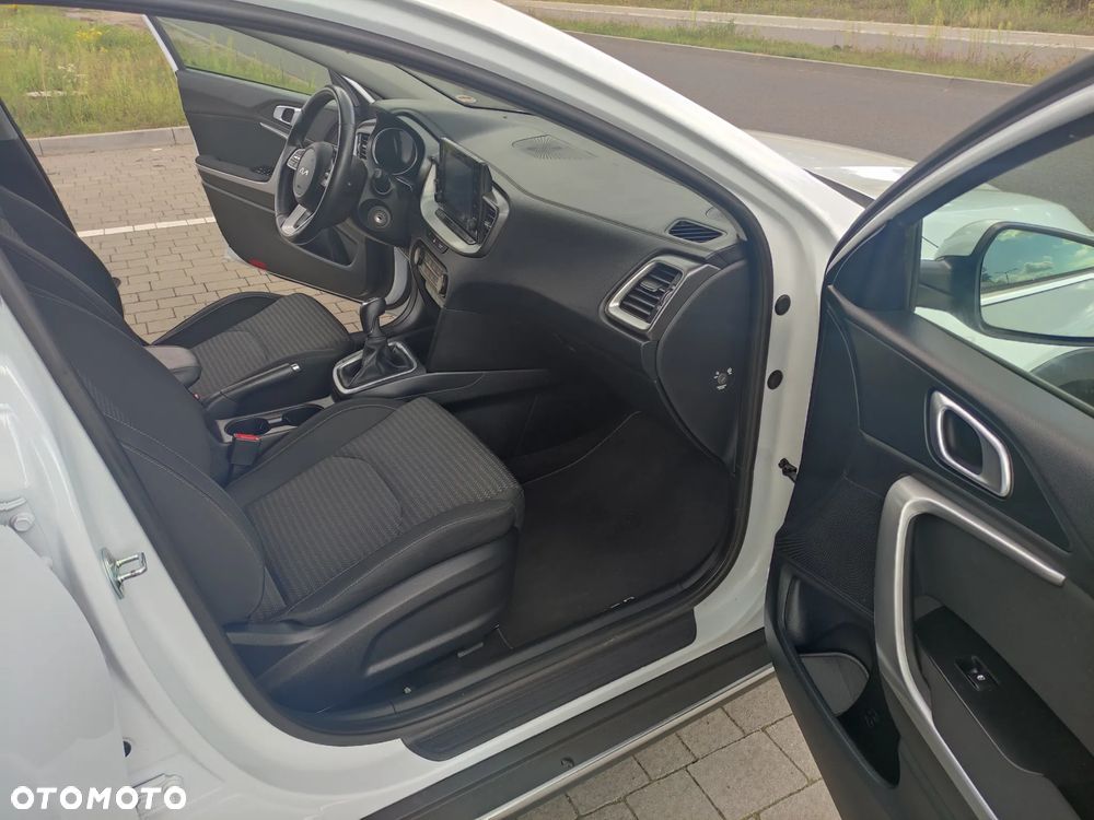 Kia XCeed - 12