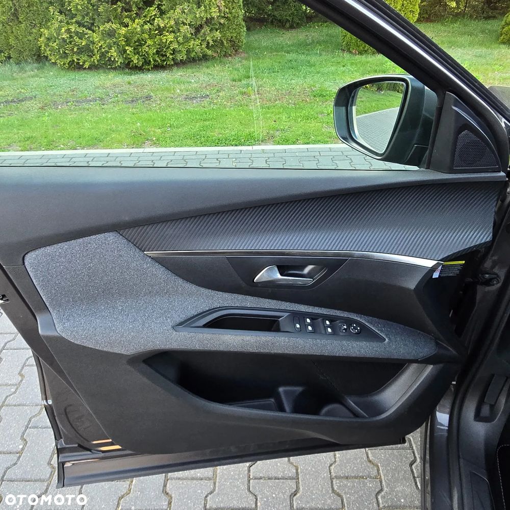 Peugeot 5008 PureTech 130 EAT8 Stop & Start Roadtrip - 29