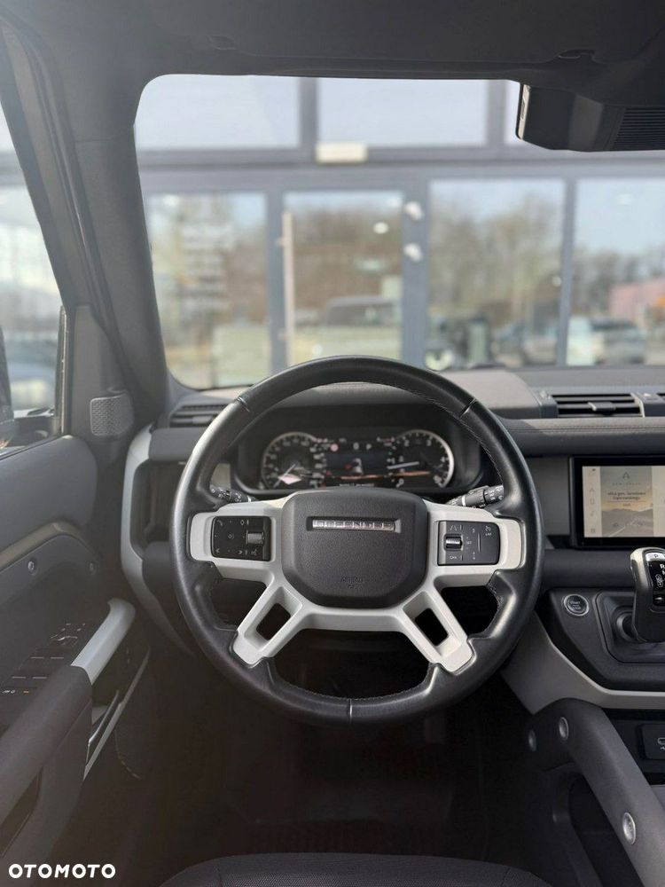 Land Rover Defender - 13