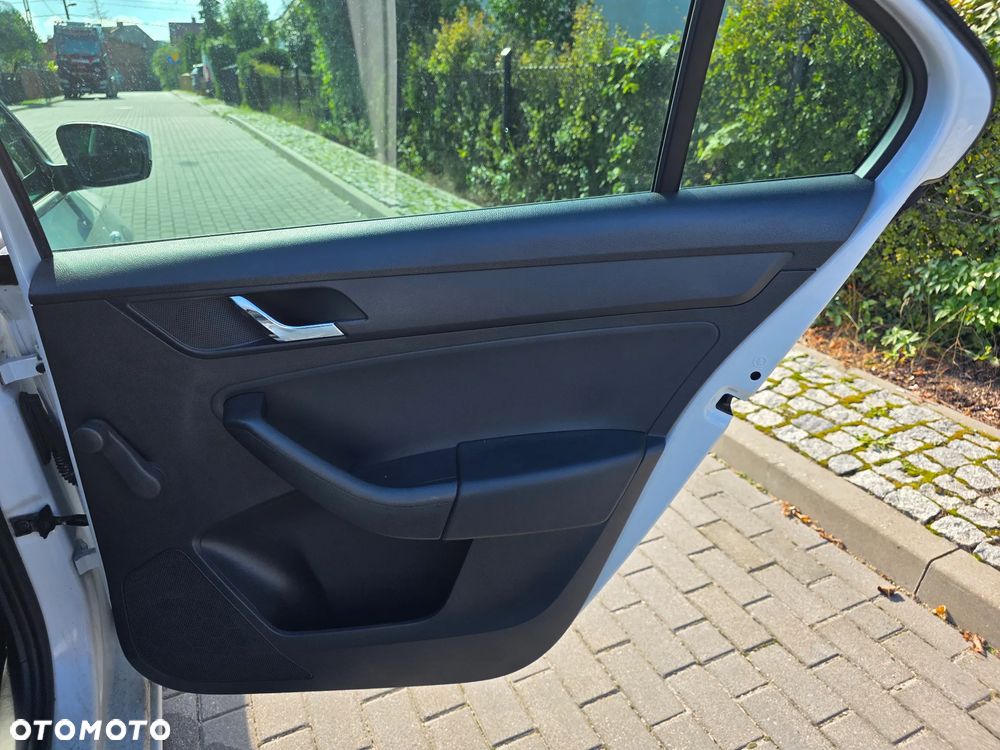 Skoda RAPID 1.2 TSI Elegance Max - 17