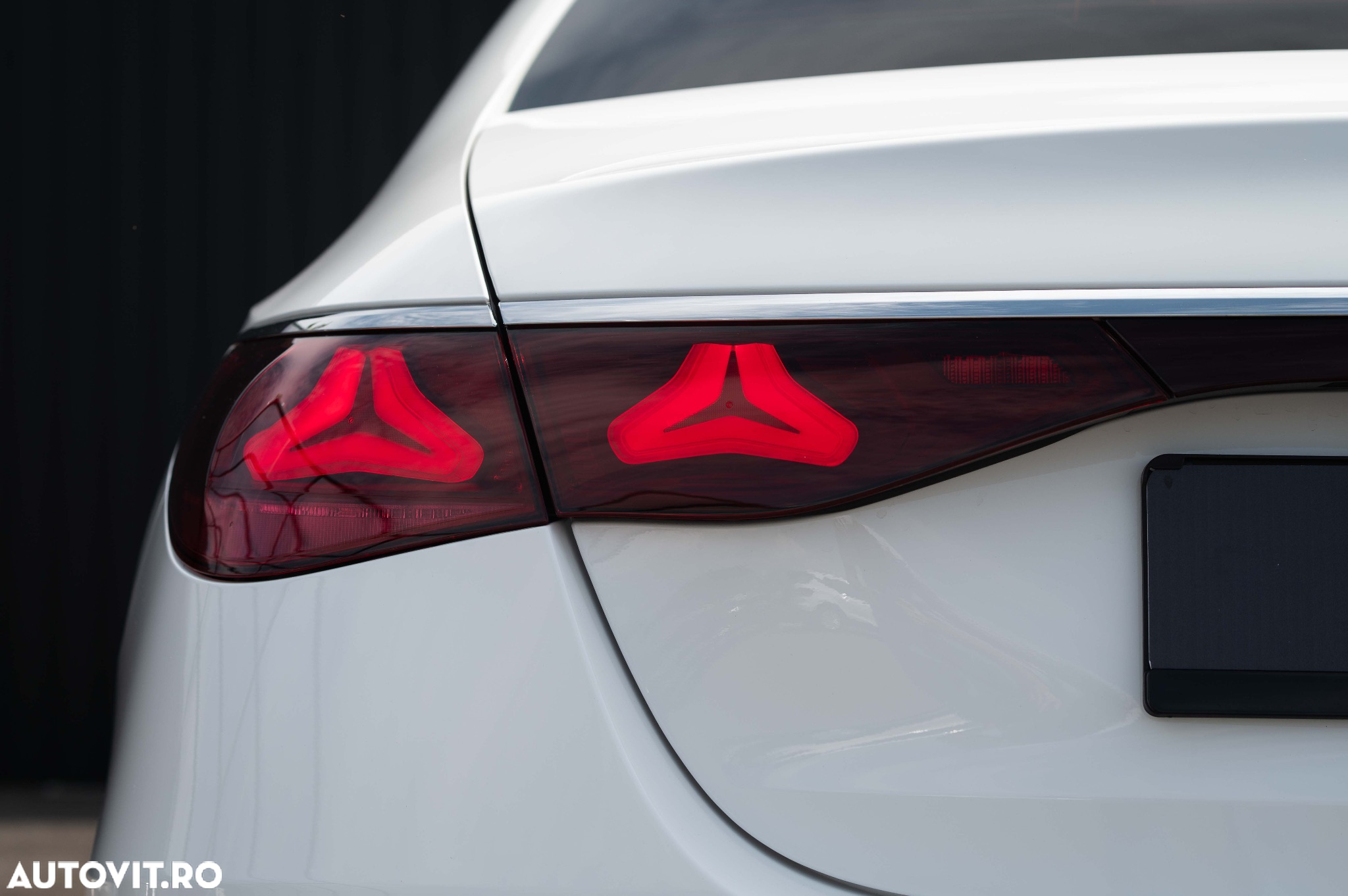 Mercedes-Benz E 220 d 4Matic 9G-TRONIC Edition AVANTGARDE - 12