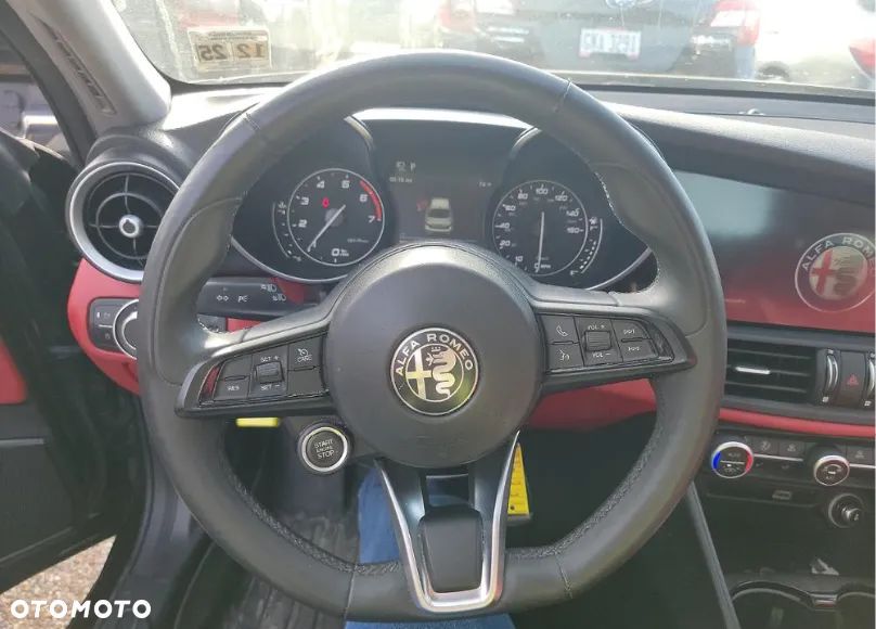 Alfa Romeo Giulia - 8