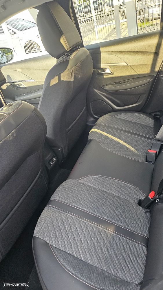 Peugeot 208 1.2 Hybrid Allure e-DCS6 - 27