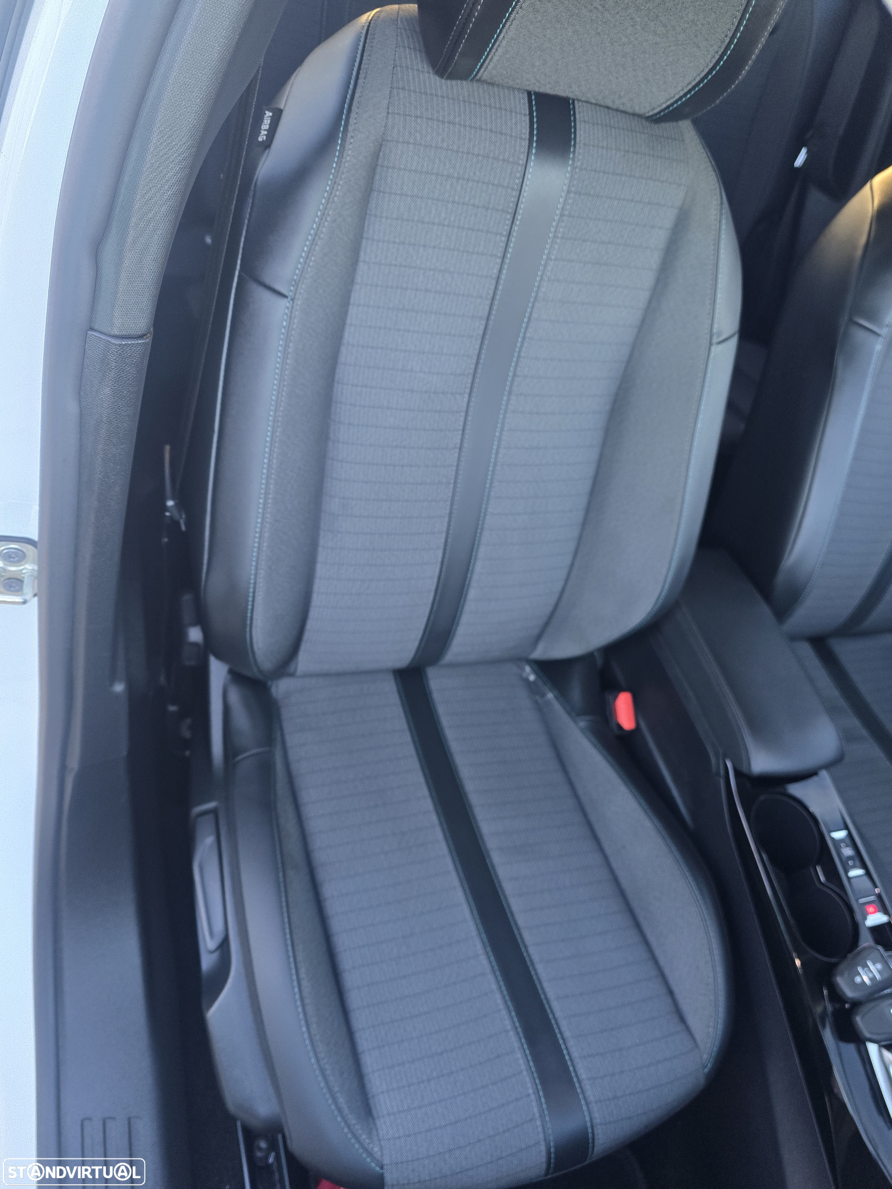 Peugeot 2008 1.5 BlueHDi Allure EAT8 - 21