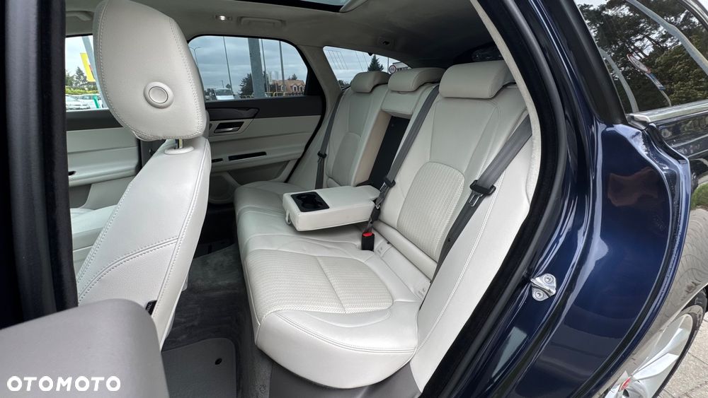 Jaguar XF 25d AWD R-Sport - 27