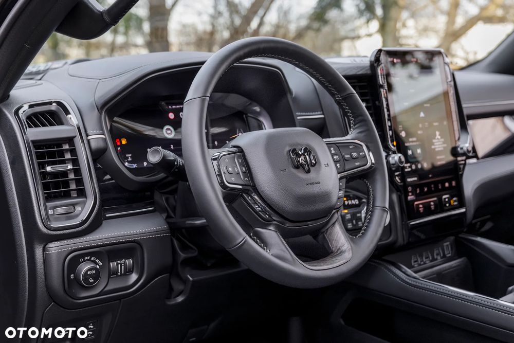 RAM 1500 Limited Night - 40
