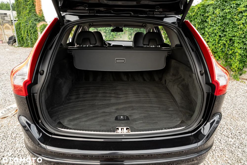 Volvo XC 60 D5 AWD Geartronic Momentum - 22