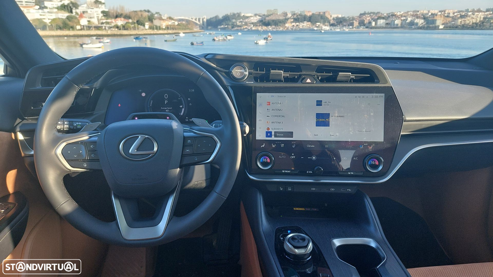 Lexus RZ 450e Luxury - 17