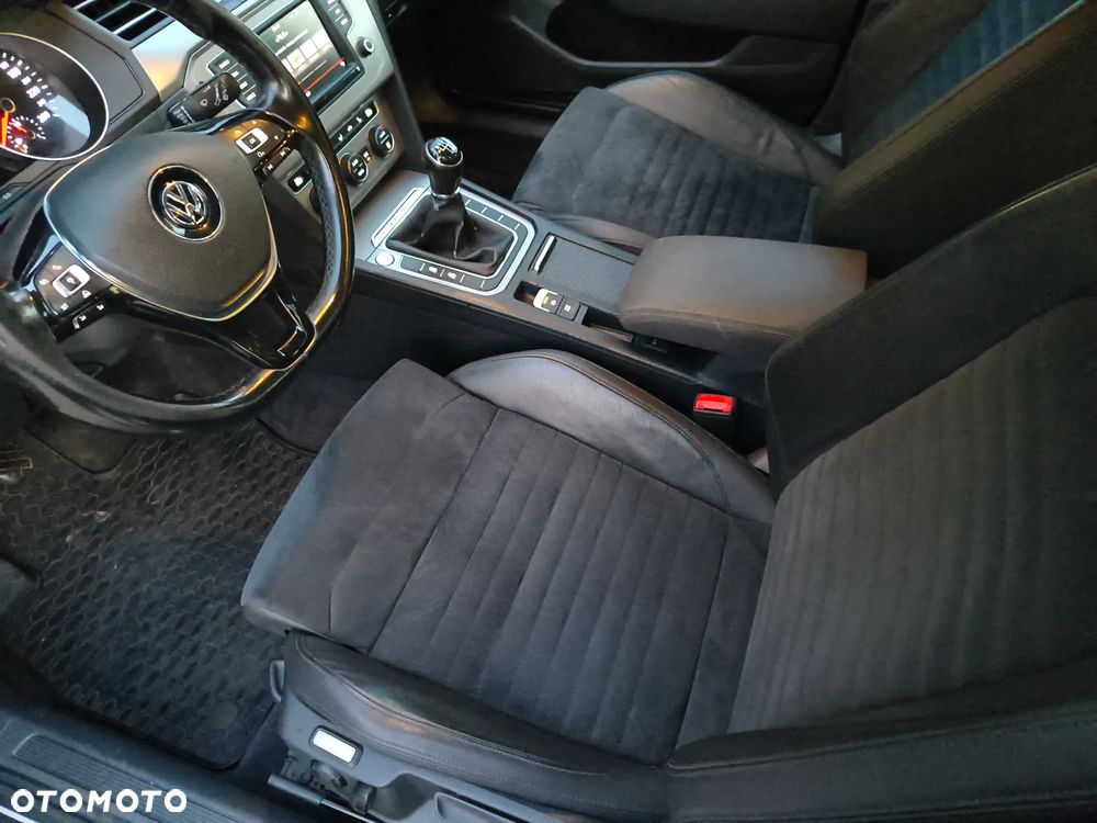 Volkswagen Passat 2.0 TDI BMT 4Mot Highline - 38