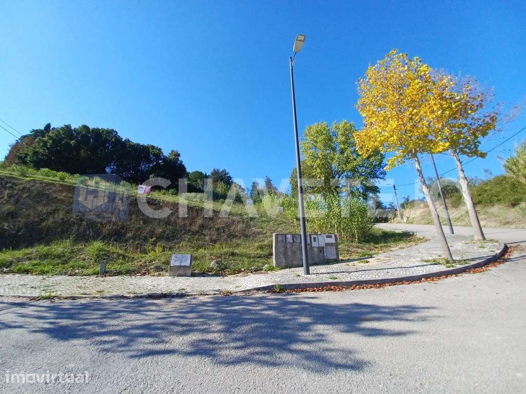 Lote de terreno com 720,42 m2 a 2 minutos do centro de Tomar. - Grande imagem: 2/2