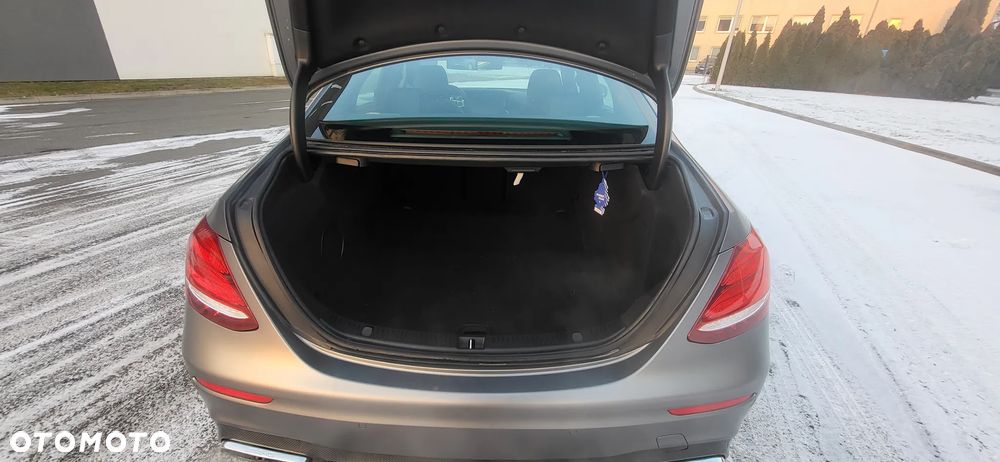 Mercedes-Benz Klasa E AMG 63 S 4Matic+ AMG Speedshift MCT-9G - 17