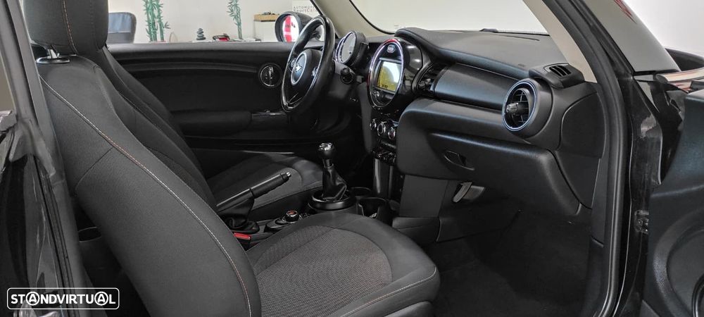 MINI 3 Portas One D - 21