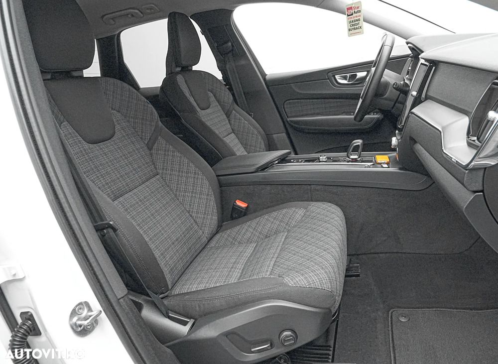 Volvo XC 60 B4 MHEV AT8 AWD Momentum Pro - 15
