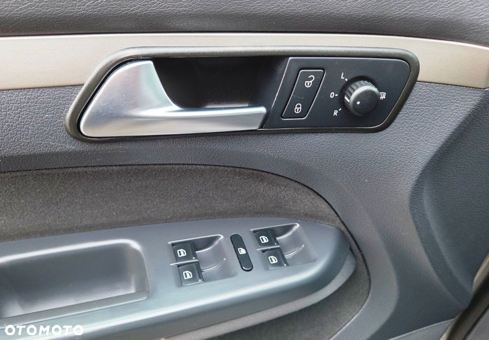 Volkswagen Touran - 11