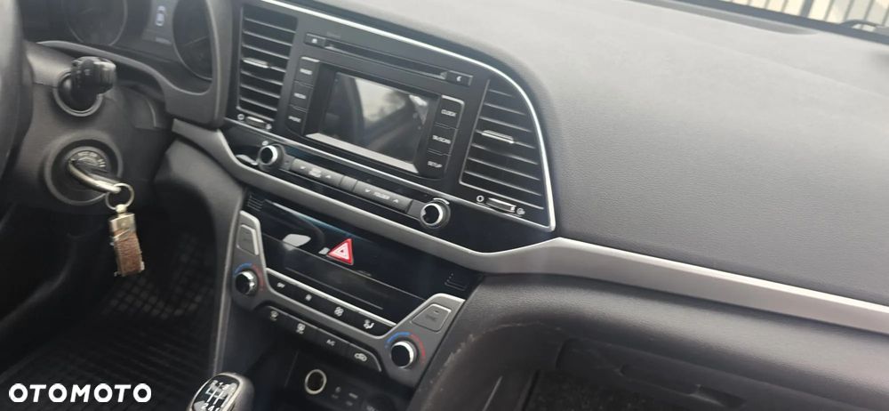 Hyundai Elantra 1.6 CRDi Comfort - 7