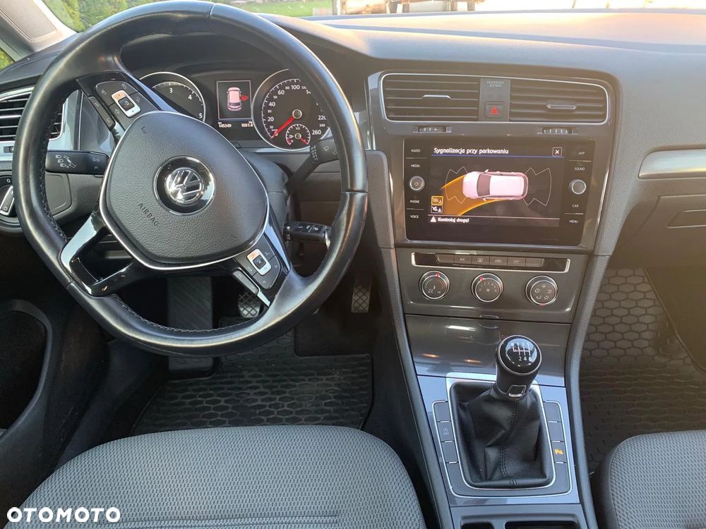 Volkswagen Golf - 11