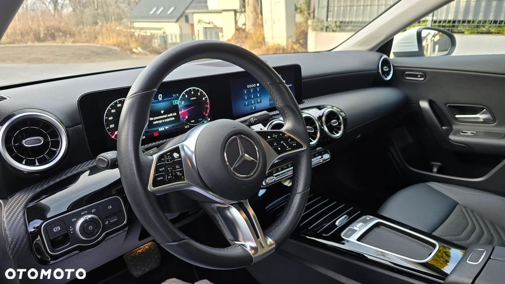 Mercedes-Benz CLA 200 7G-DCT - 7