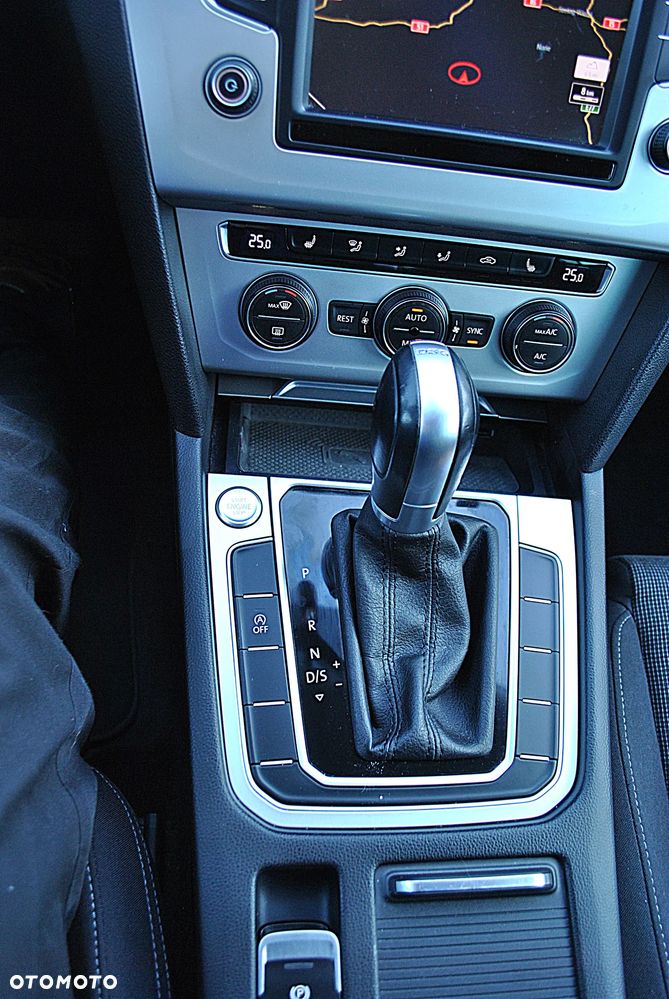 Volkswagen Passat 2.0 TDI SCR DSG Comfortline - 25