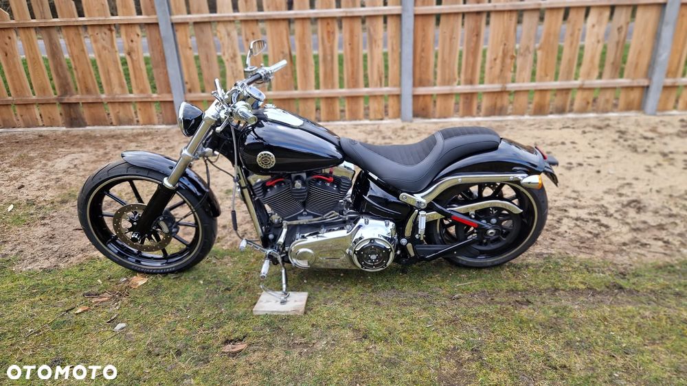 Harley-Davidson Softail Breakout - 5