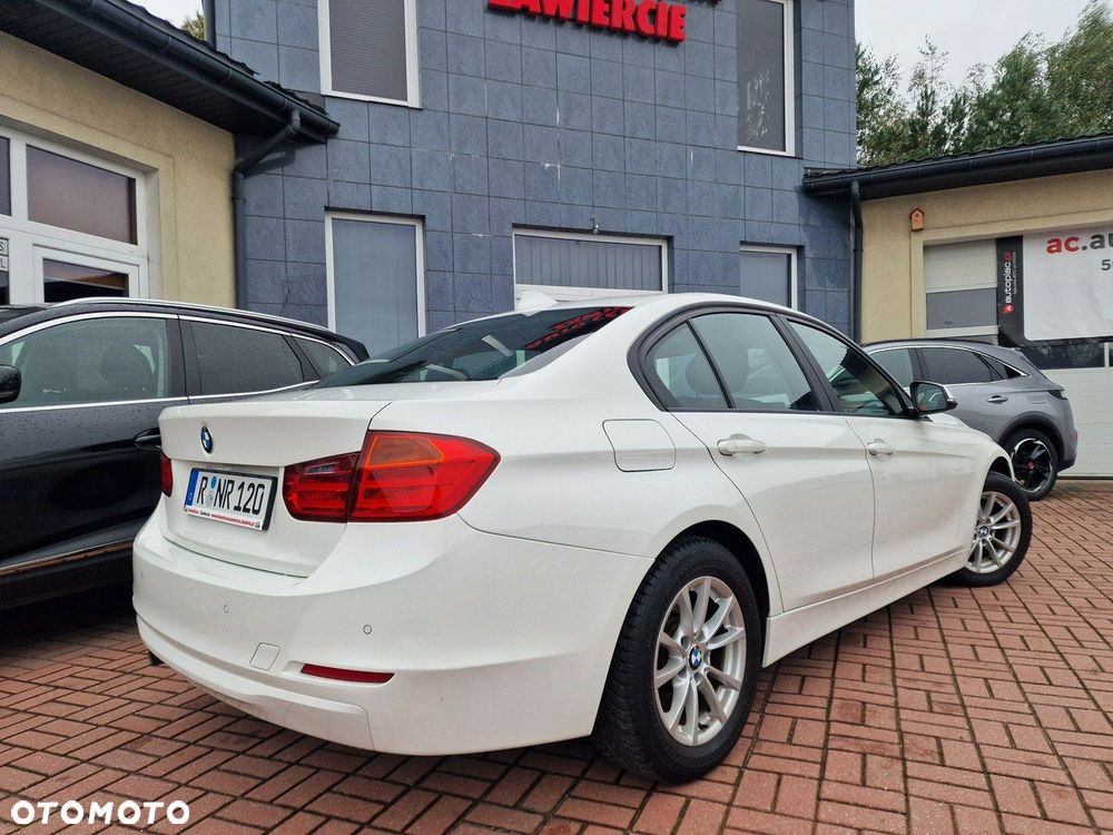 BMW Seria 3 320d xDrive - 14