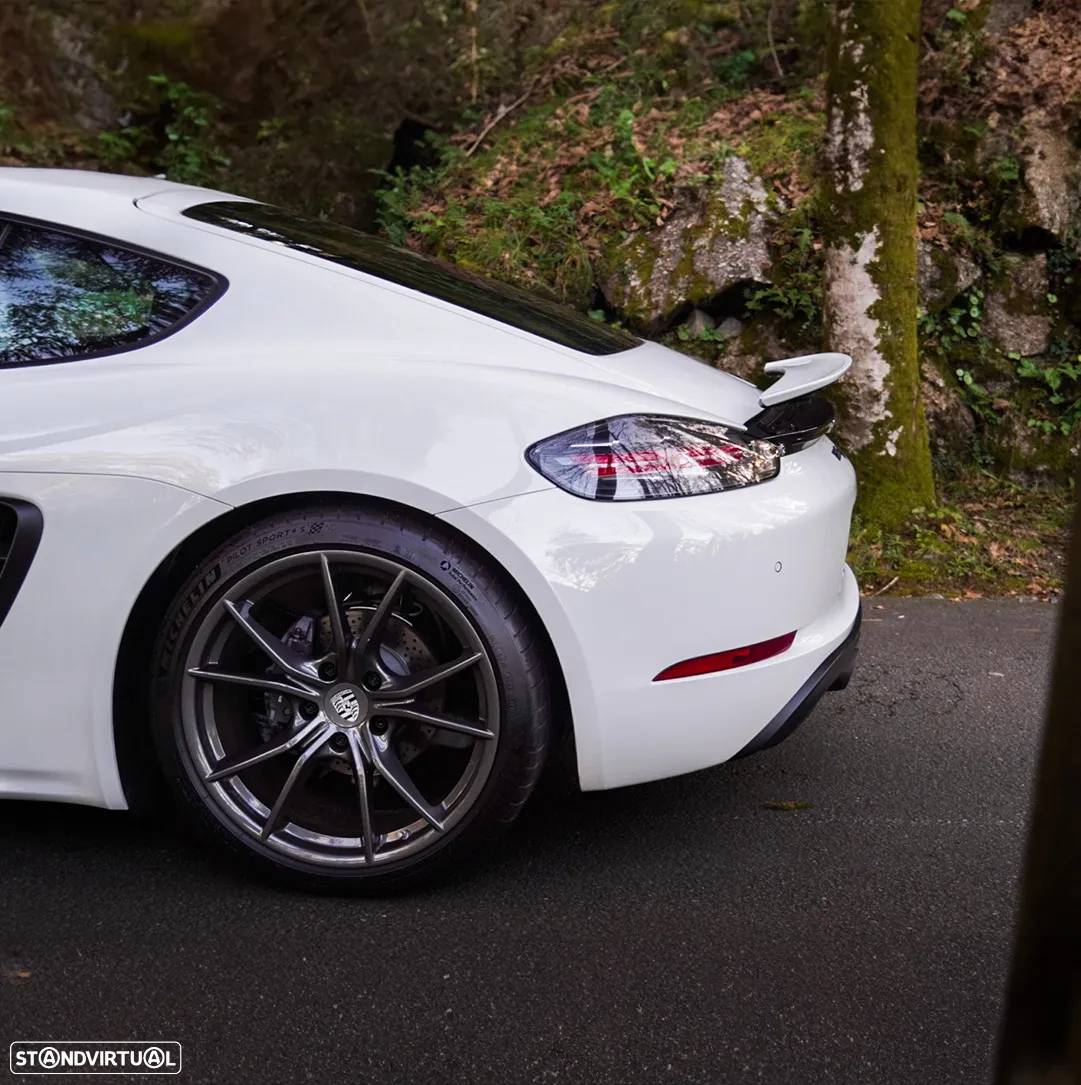 Porsche 718 Cayman T - 40