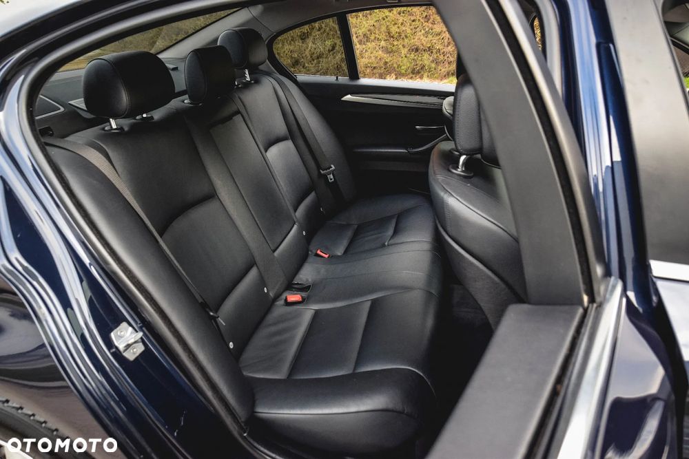 BMW Seria 5 520i - 29