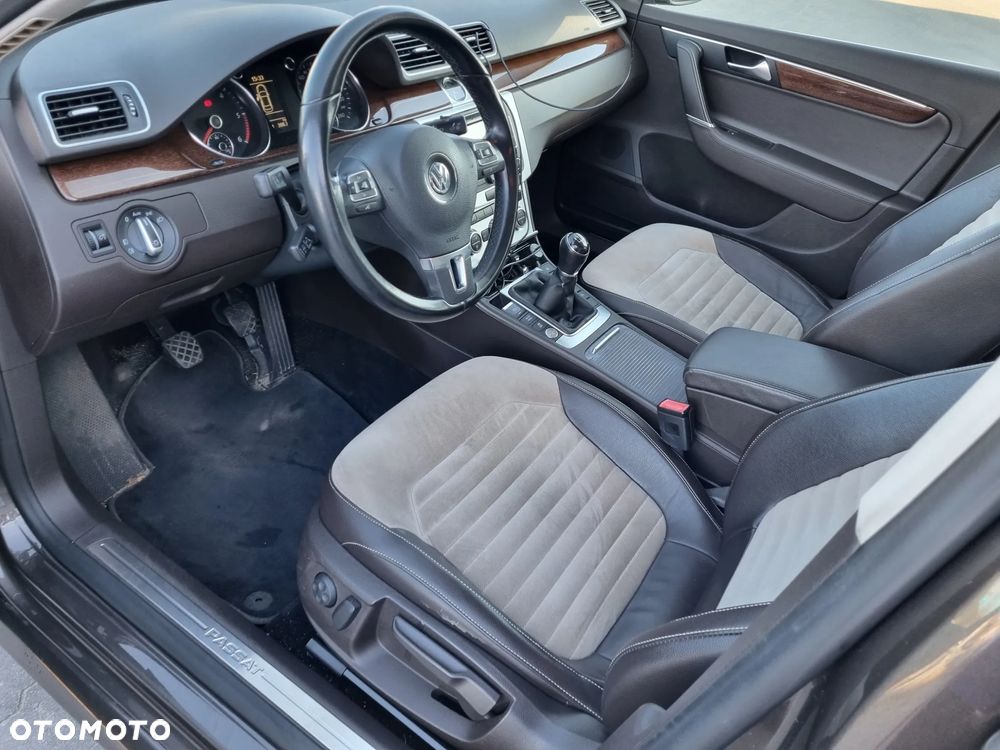 Volkswagen Passat 2.0 TDI Highline - 11