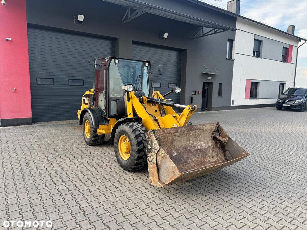 Caterpillar 906M - 1