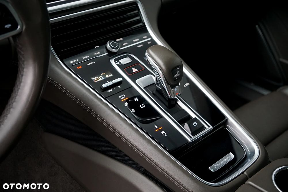 Porsche Panamera 4 Sport Turismo - 24
