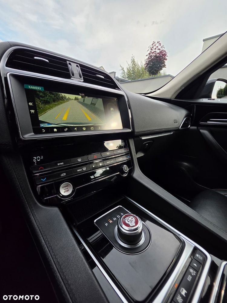 Jaguar F-Pace 20d Prestige - 28