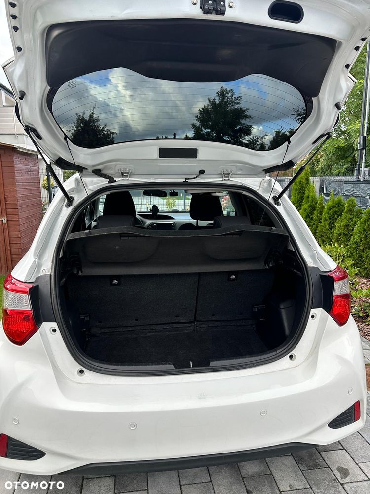 Toyota Yaris Hybrid 100 Active EU6 - 11