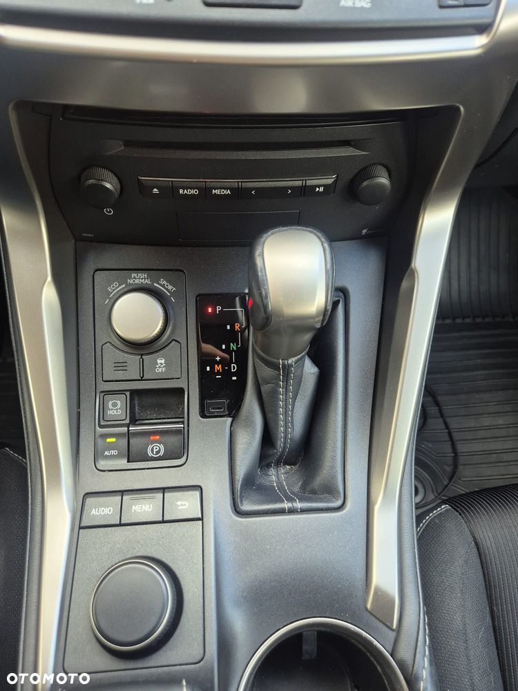 Lexus NX 200t Comfort AWD - 18