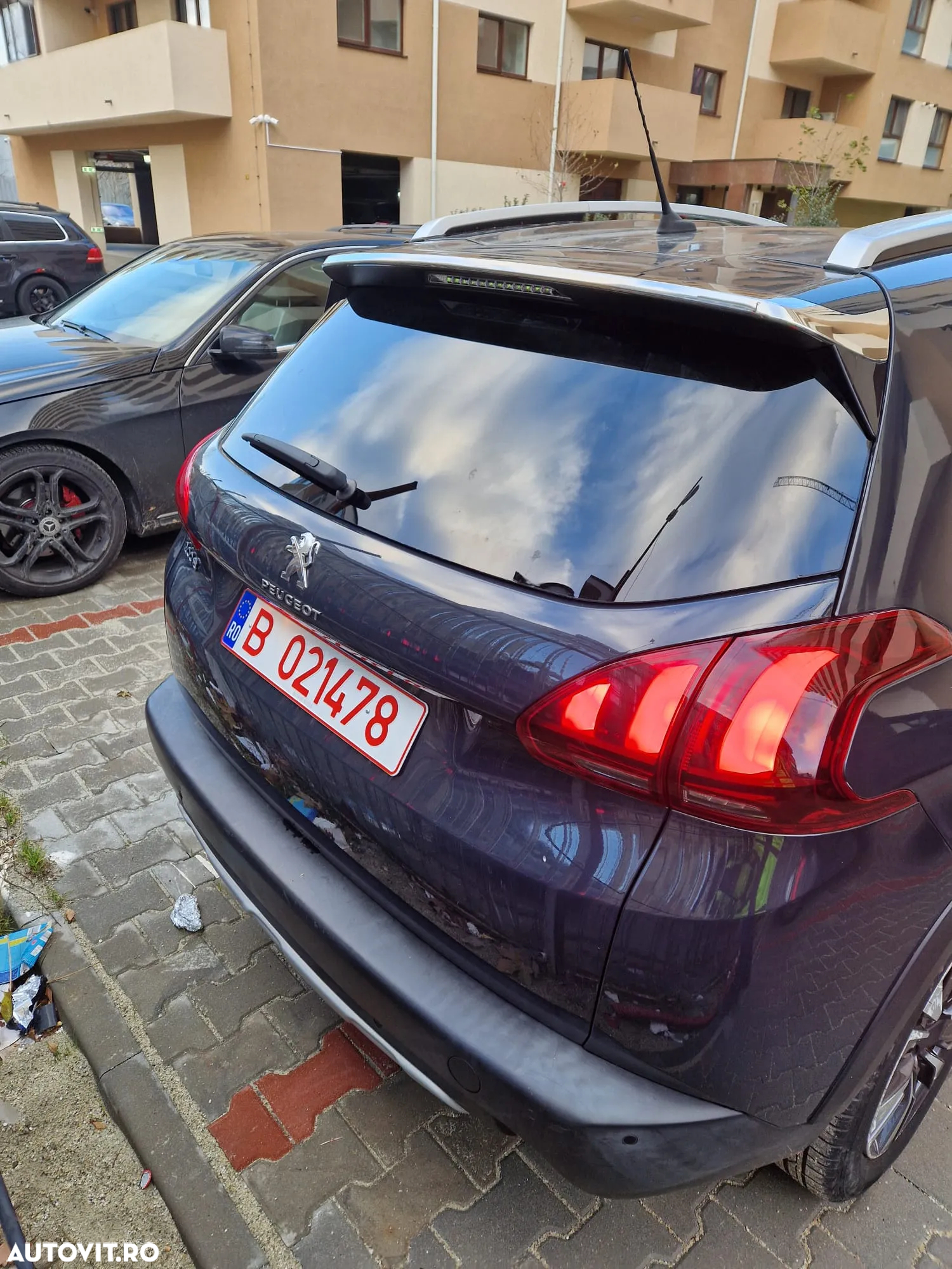 Peugeot 2008 PureTech 110 Stop&Start EAT6 Allure - 4