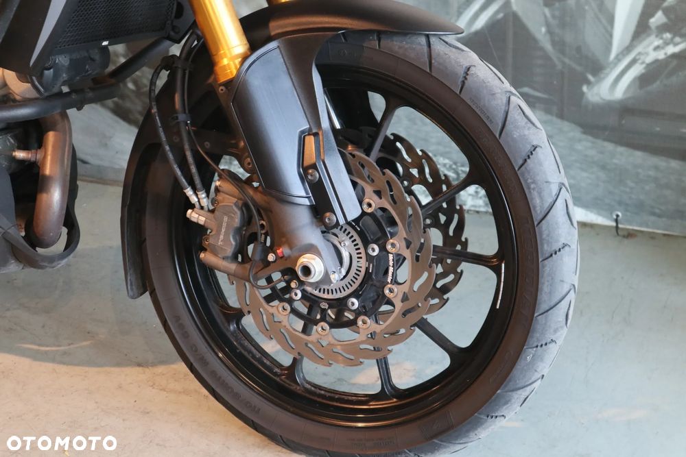 Suzuki V-STROM - 16