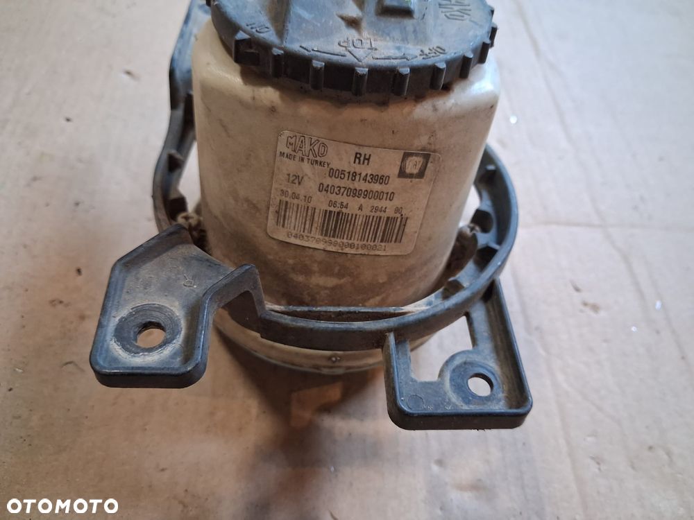 Halogen prawy  FIAT DOBLO II  00518143960  OE - 2