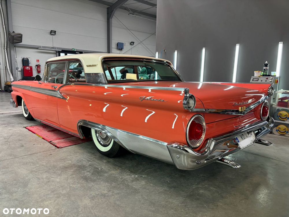 Ford Fairlane - 7