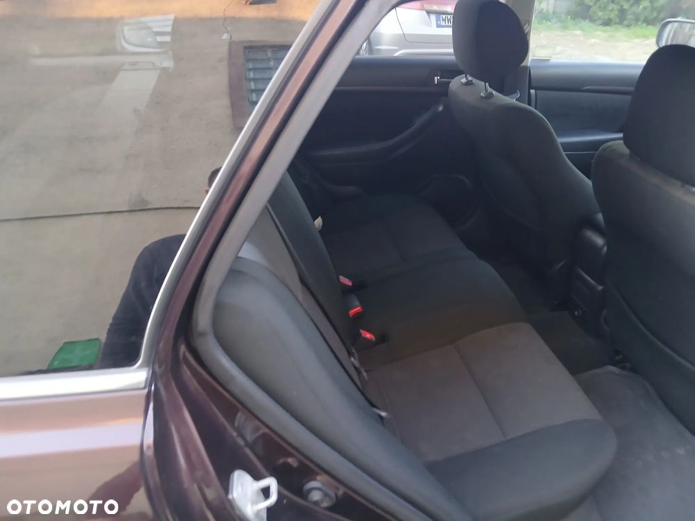 Toyota Avensis - 16