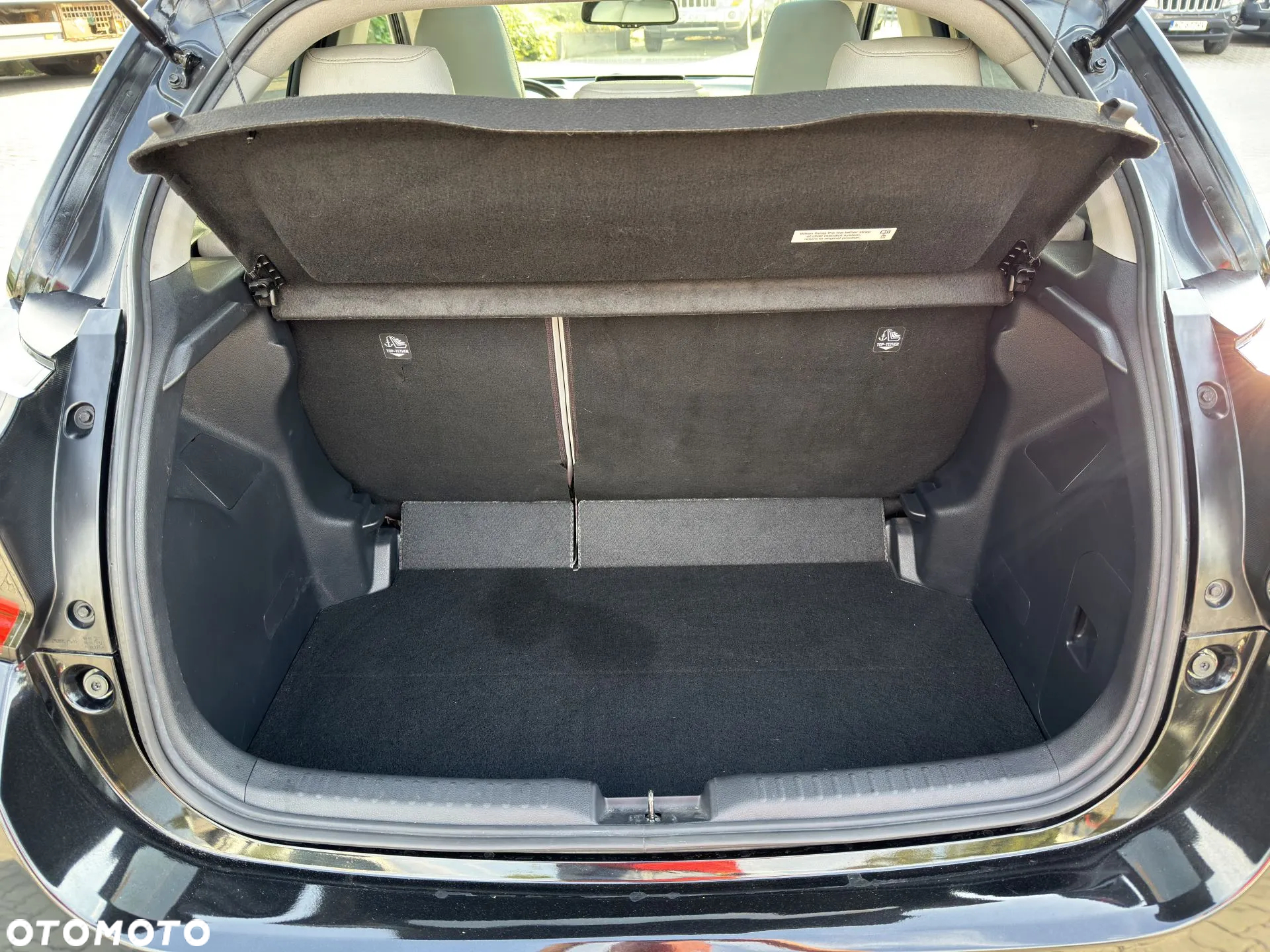 Toyota Yaris Hybrid 116 1.5 VVT-i Black&White - 16