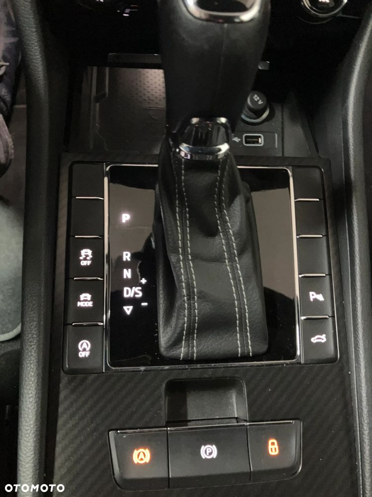 Skoda Superb 2.0 TDI SCR Sportline DSG - 23