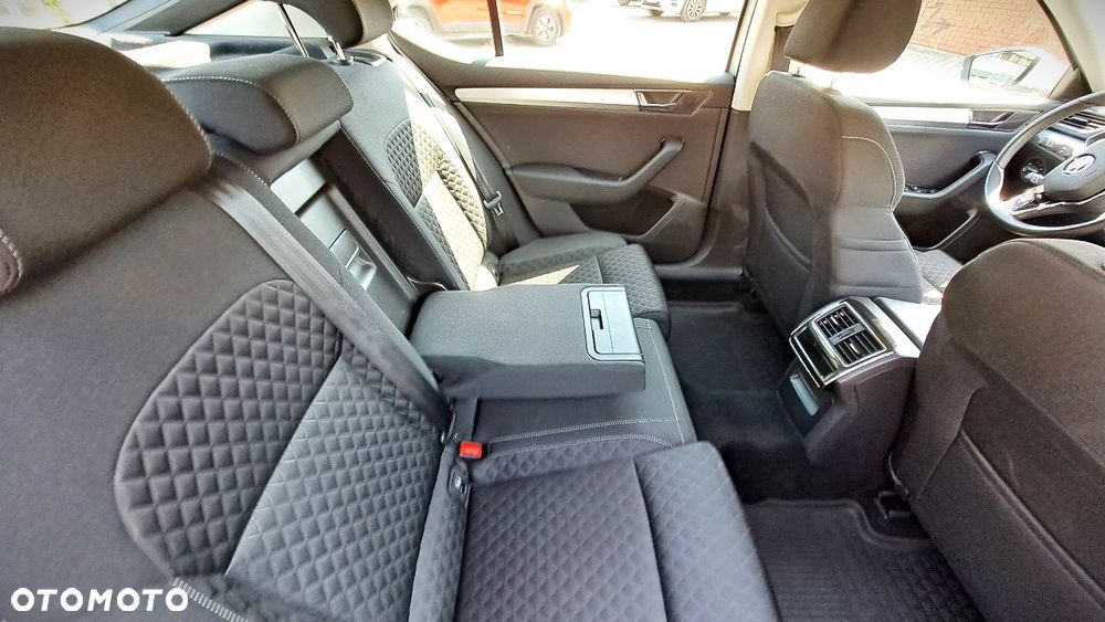 Skoda Superb 2.0 TDI SCR Style DSG - 9