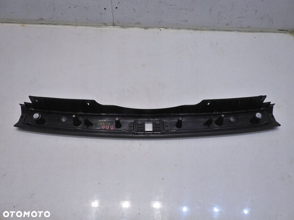 OSŁONA PASA TYLNEGO AUDI A4 B7 AVANT - 5