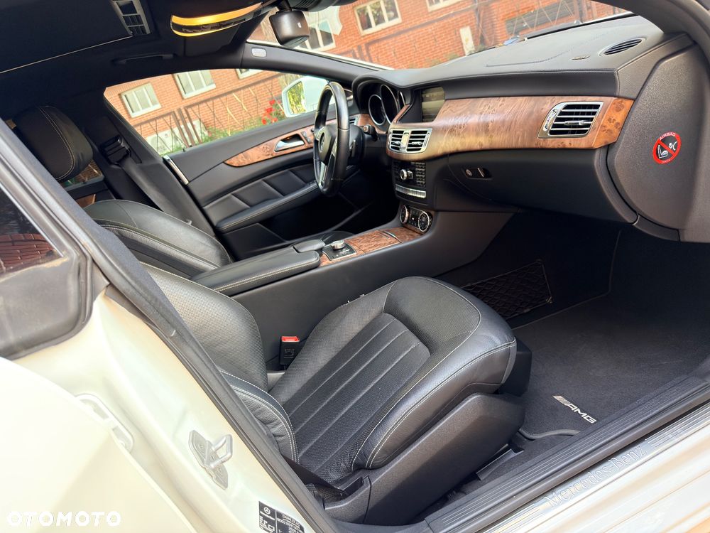 Mercedes-Benz CLS 500 4-Matic BlueEff - 31