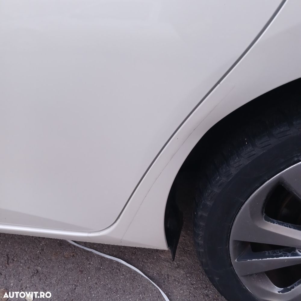 Toyota Auris 1.8 L VVT-i HSD Sol - 18