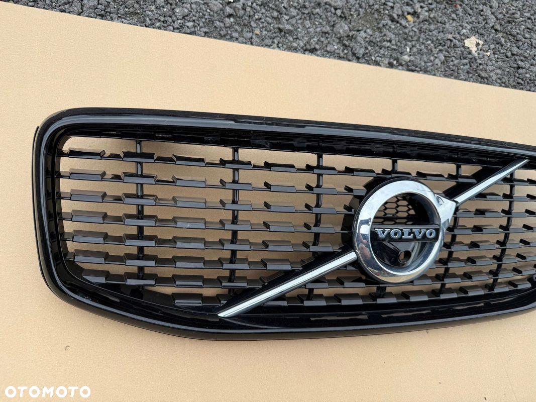 GRILL ATRAPA Volvo XC60 II R DESIGN 2017- IDEALNA ORYGINAŁ - 2