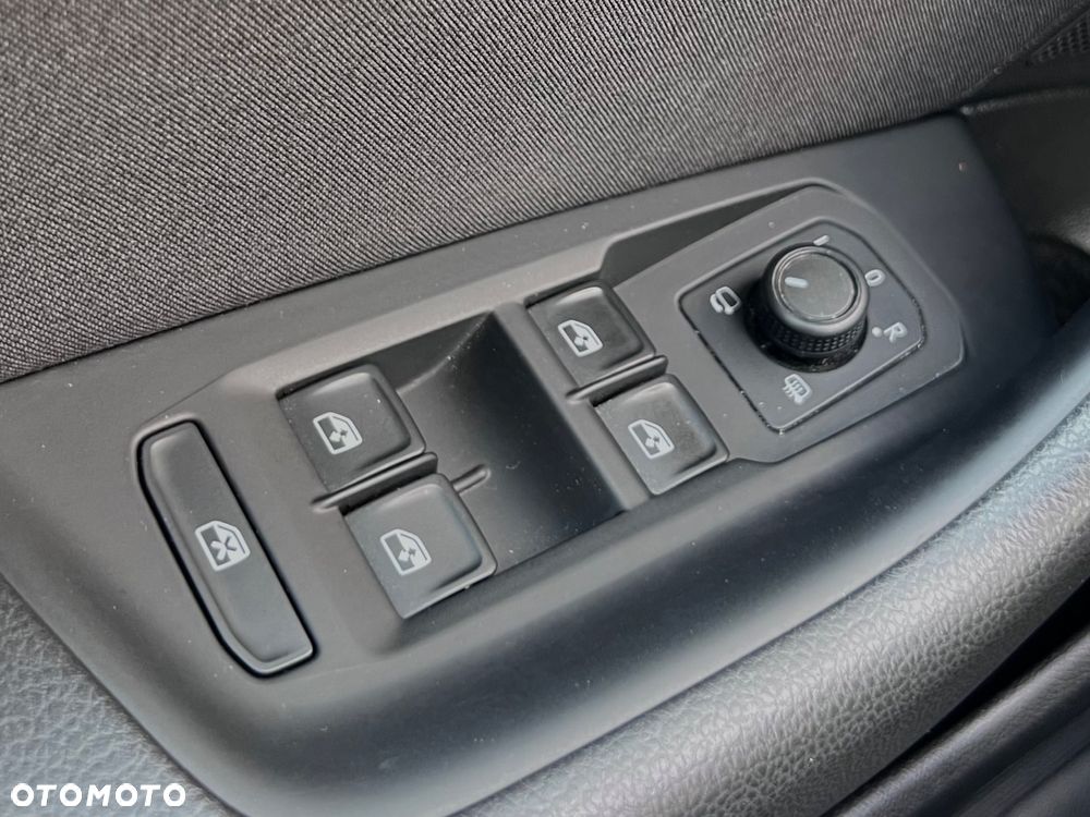 Volkswagen Passat 2.0 TSI Business DSG - 28