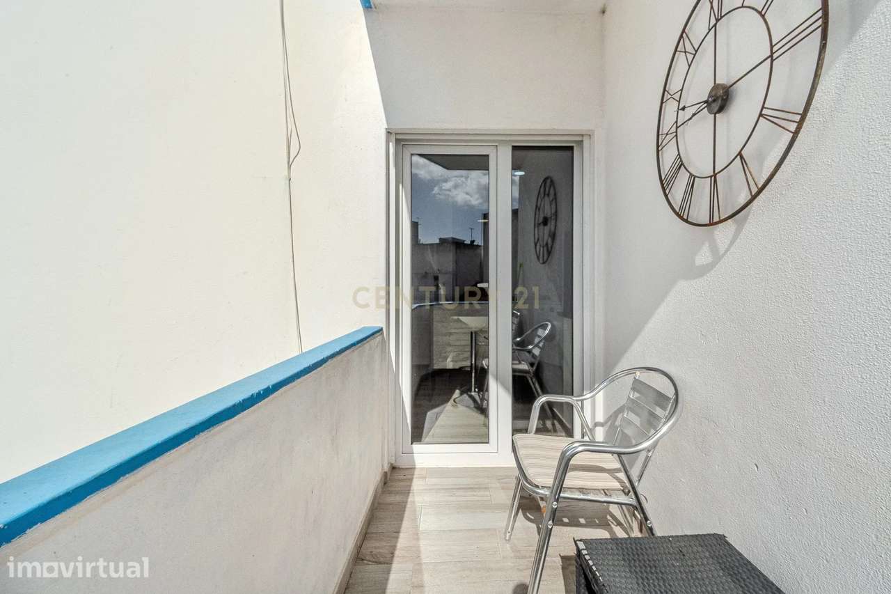Apartamento T2 remodelado na zona Ribeirinha de Portimão - Grande imagem: 5/29