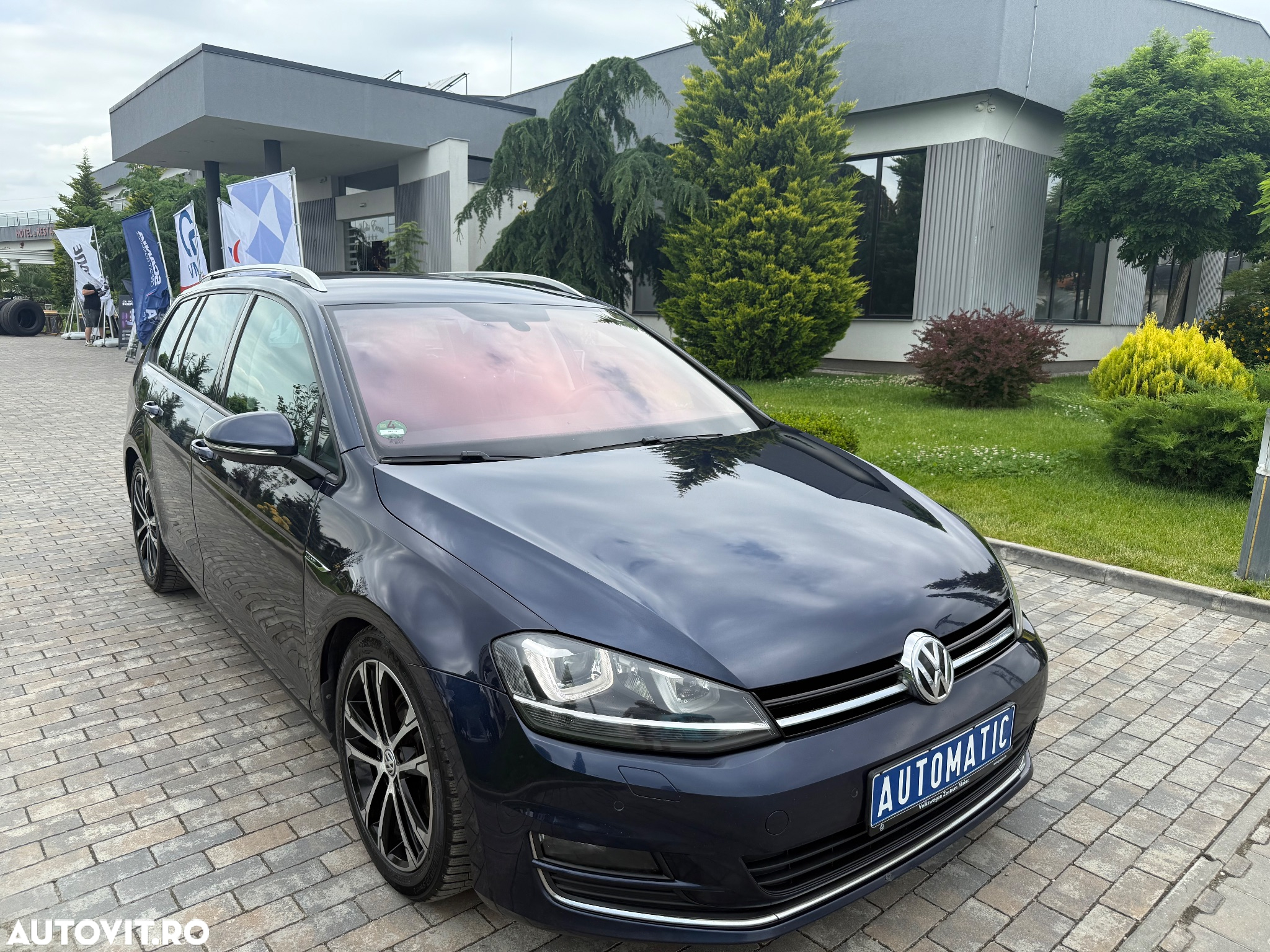 Volkswagen Golf Variant 1.6 TDI BlueMotion Technology DSG Lounge - 4