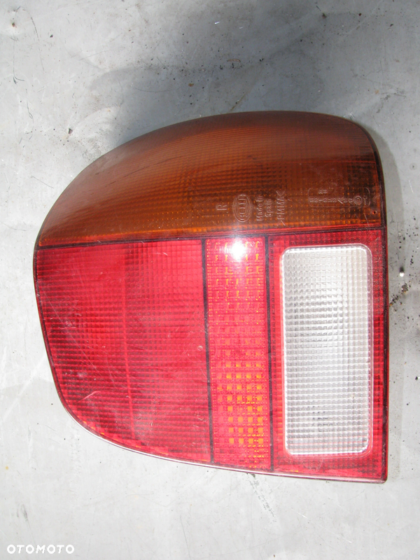 LAMPA TYLNA PRAWA VOLKSWAGEN POLO 6N